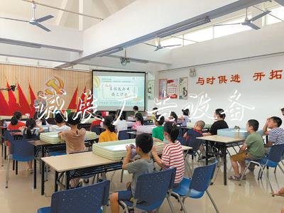 福建厦门:社区党建引领户外滚动灯箱 因地制宜打好垃圾分类攻